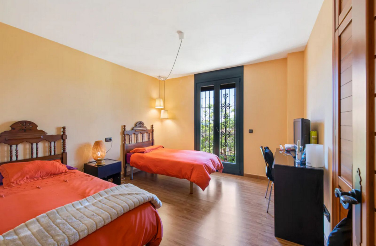 Appartement te koop in Estepona | 6 slaapkamers H5361265