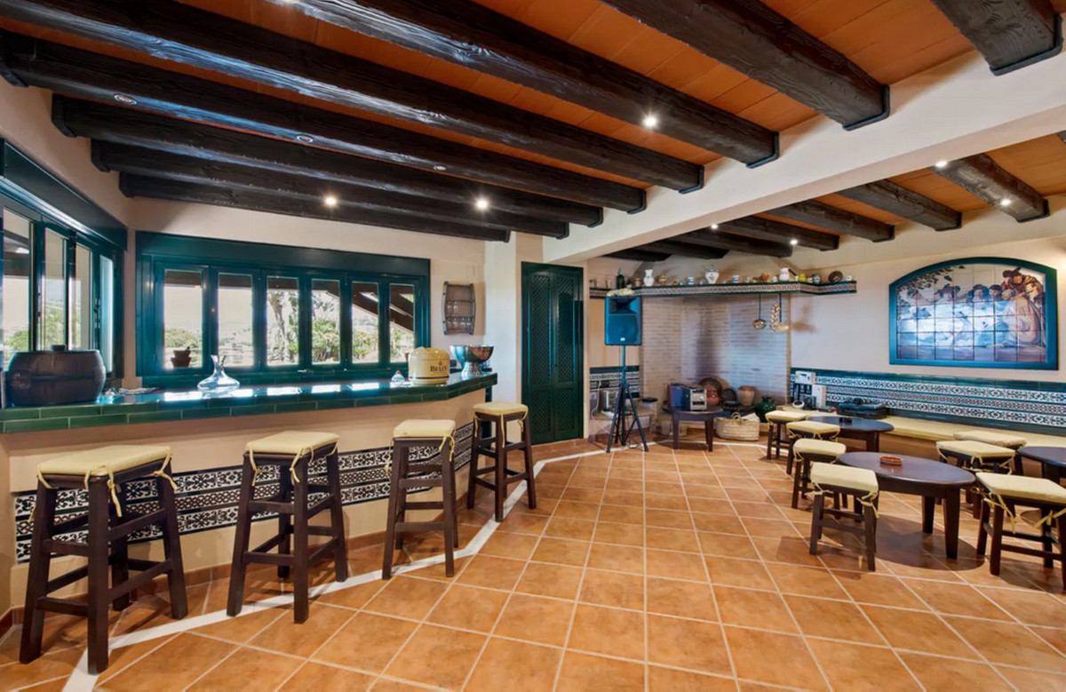 Appartement te koop in Estepona | 6 slaapkamers H5361265