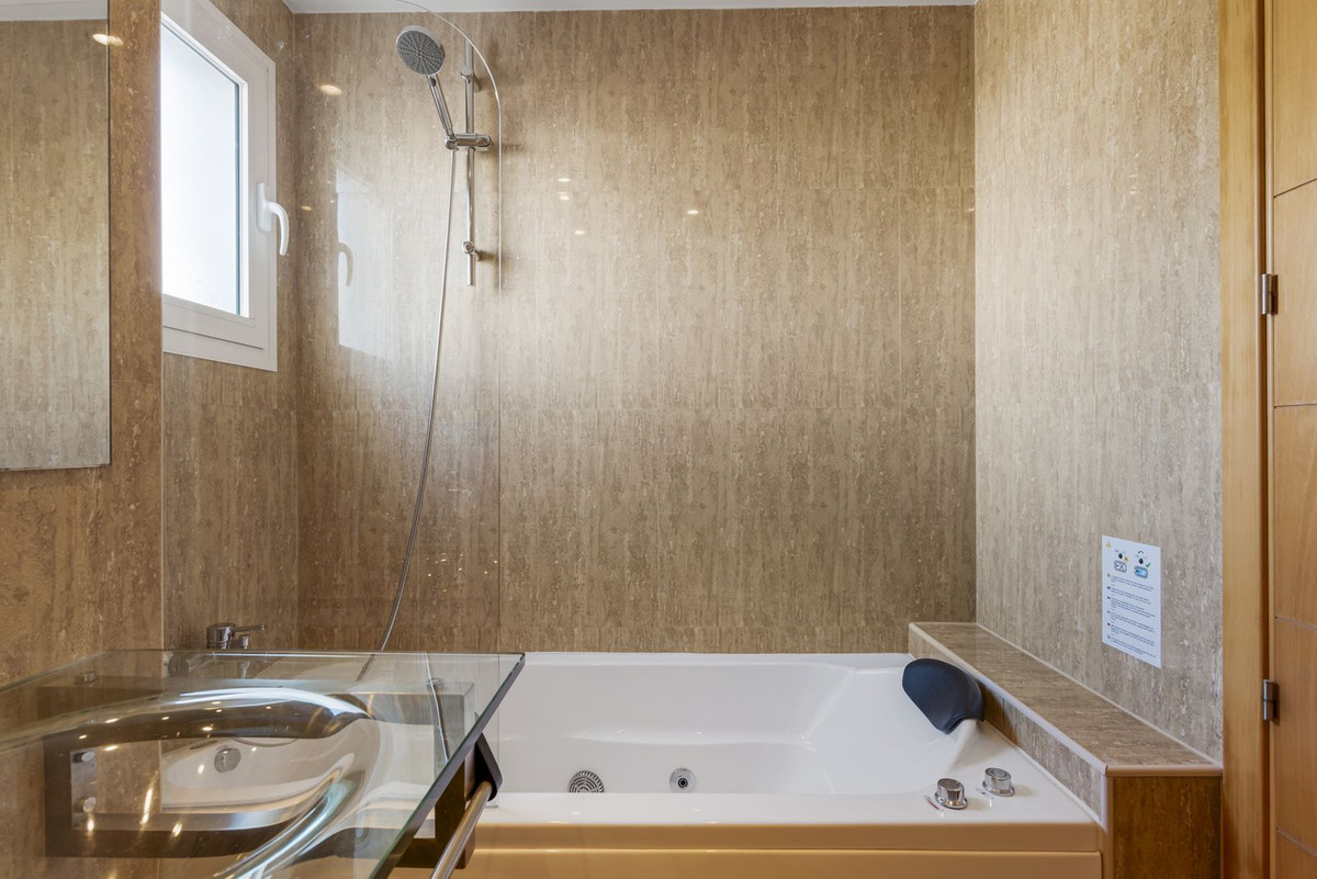 Appartement te koop in Estepona | 2 slaapkamers H5361883