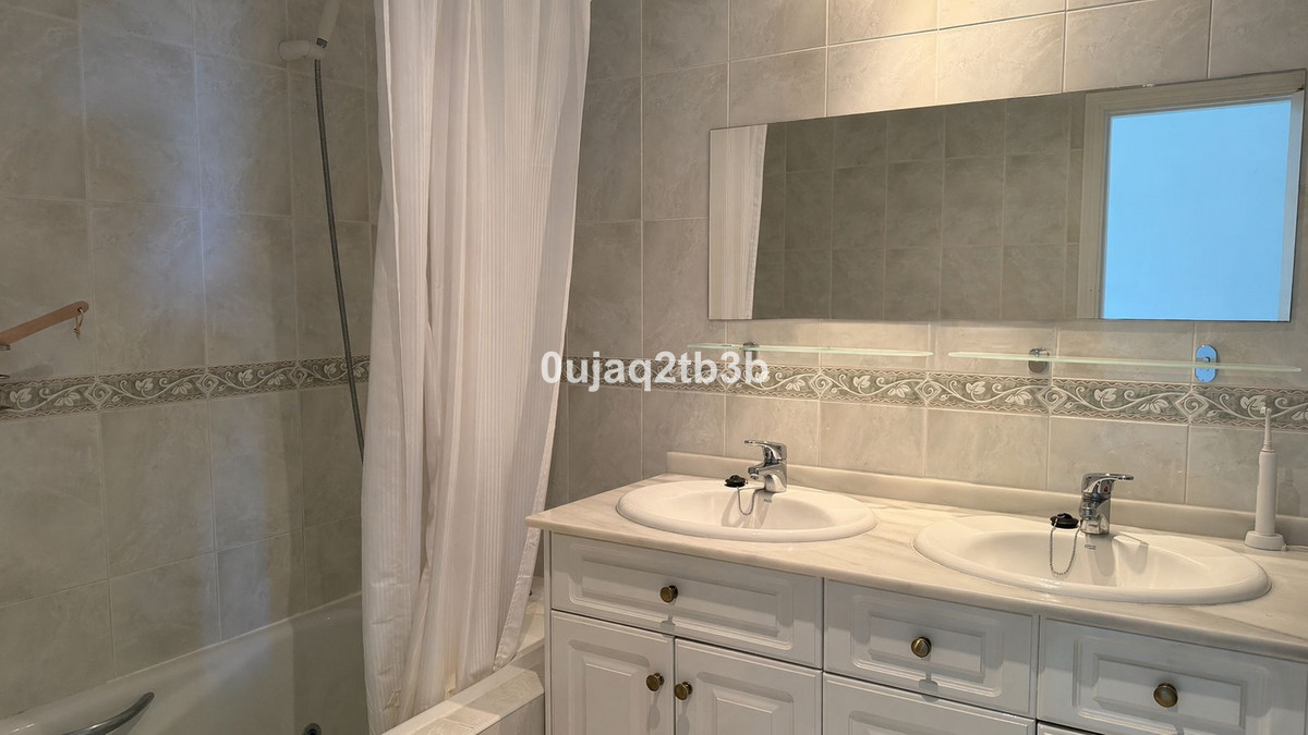 Appartement te koop in Estepona | 2 slaapkamers H5362549
