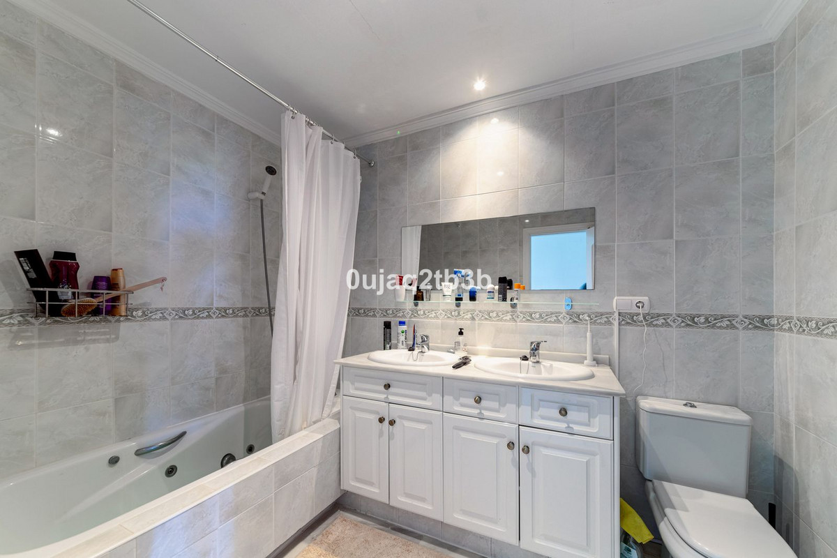 Appartement te koop in Estepona | 2 slaapkamers H5362549