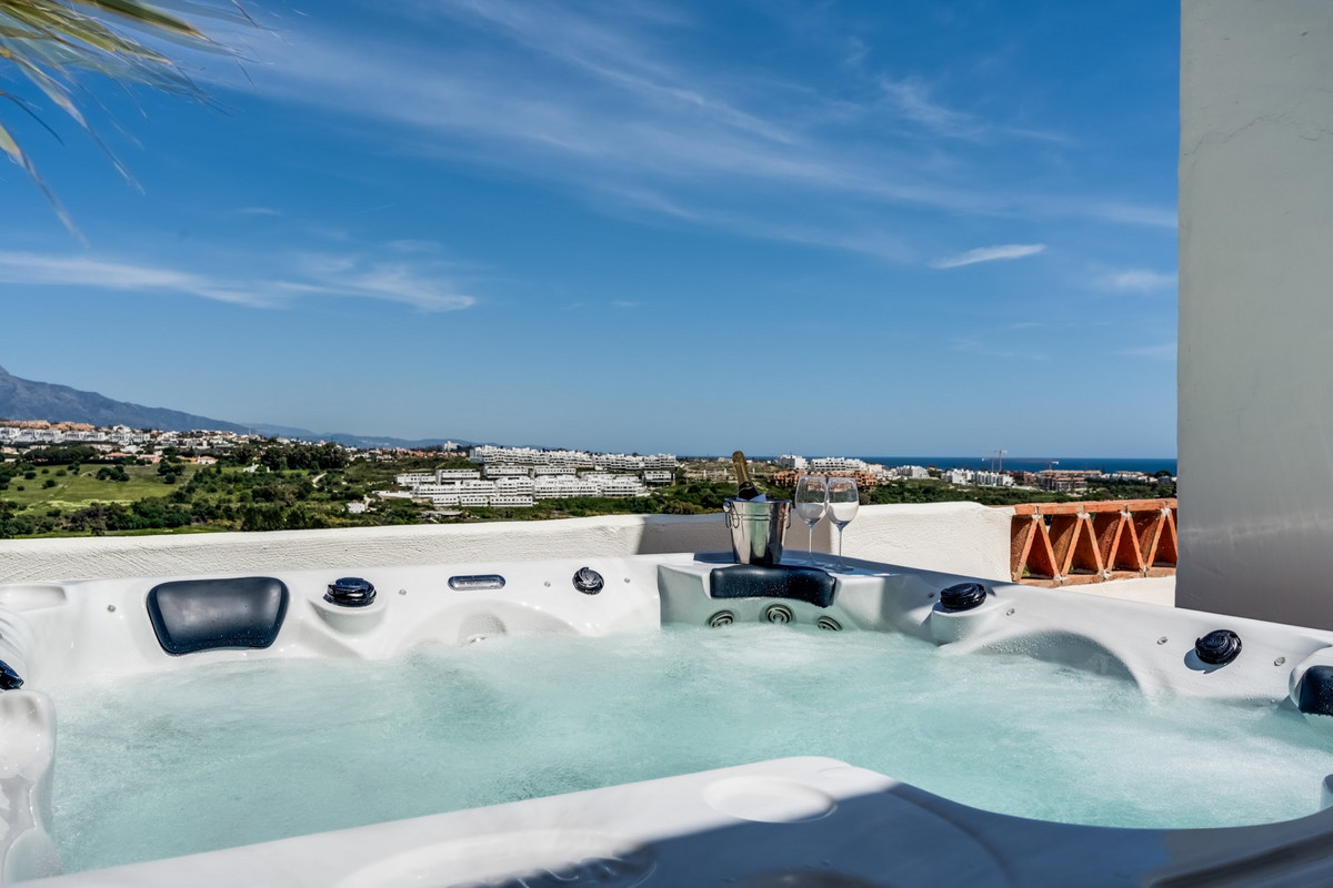 Appartement te koop in Estepona | 2 slaapkamers H5364298