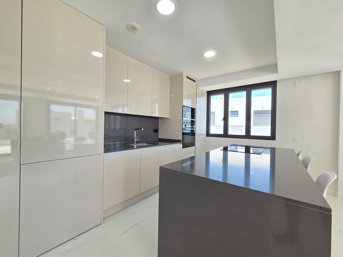 Appartement te koop in Estepona | 3 slaapkamers H5366644