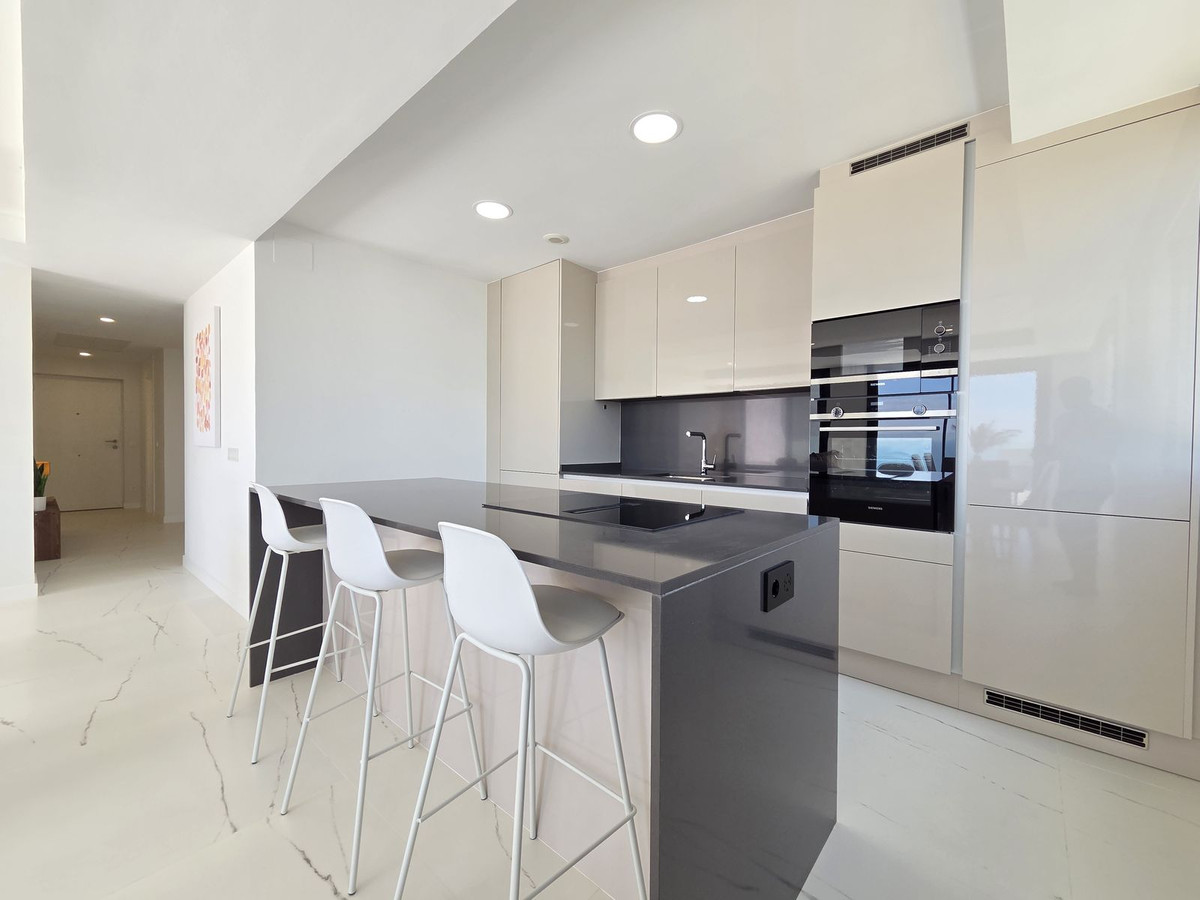 Appartement te koop in Estepona | 3 slaapkamers H5366644