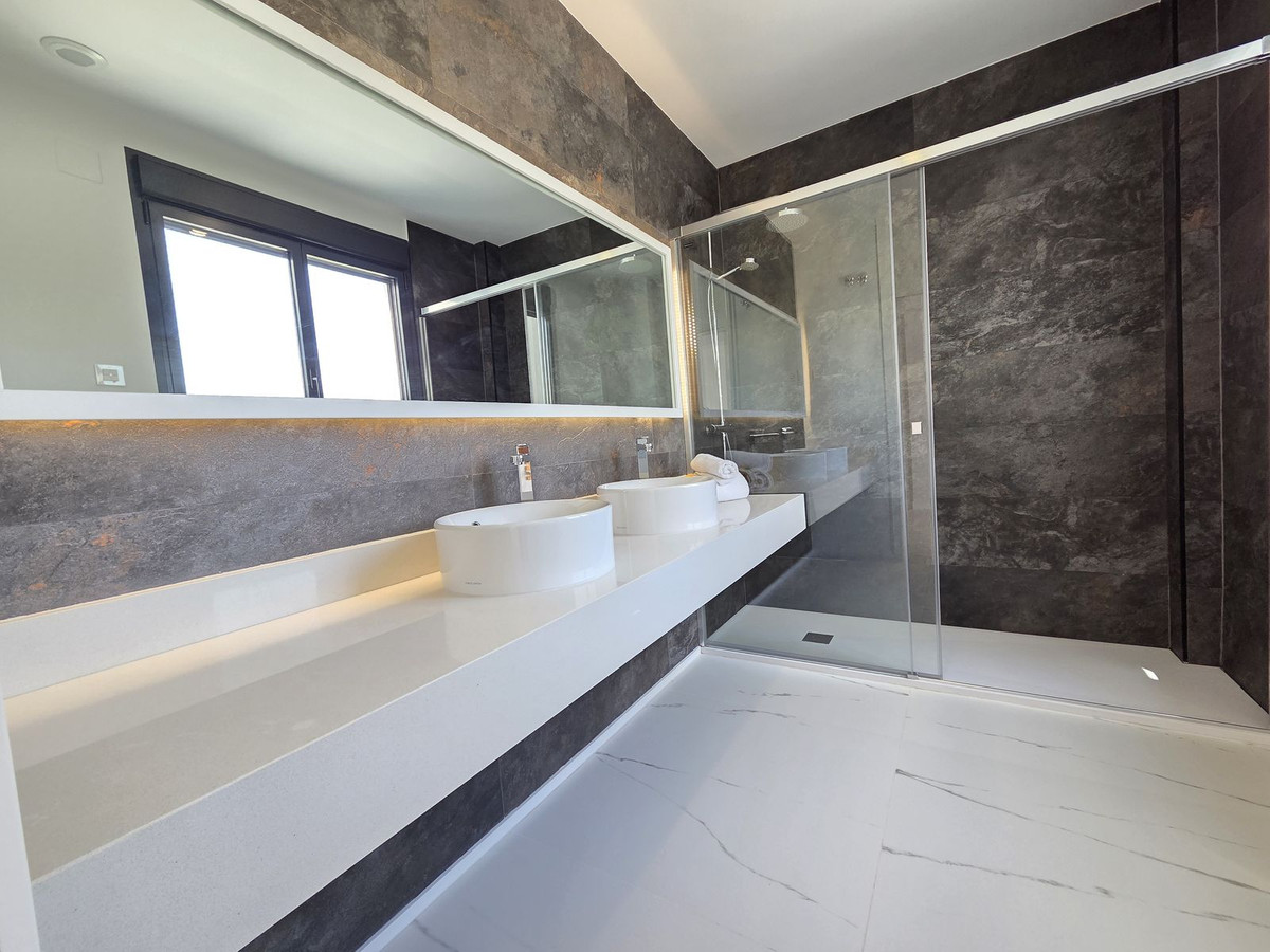 Appartement te koop in Estepona | 3 slaapkamers H5366644