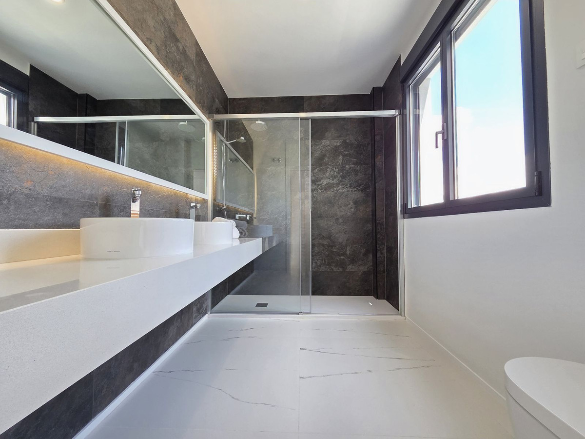 Appartement te koop in Estepona | 3 slaapkamers H5366644
