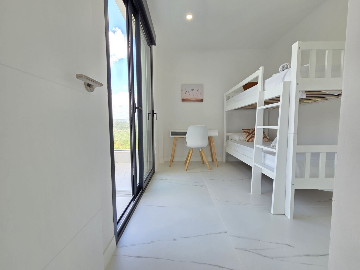 Appartement te koop in Estepona | 3 slaapkamers H5366644