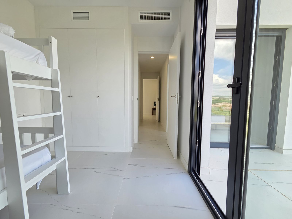 Appartement te koop in Estepona | 3 slaapkamers H5366644