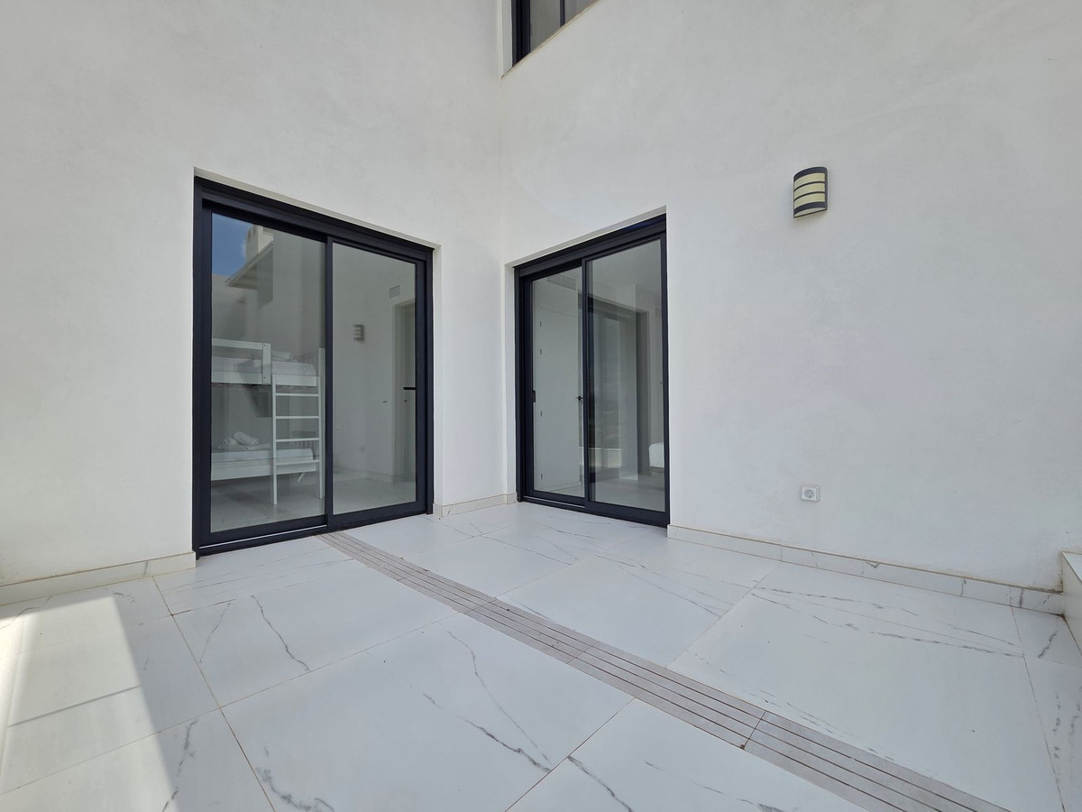 Appartement te koop in Estepona | 3 slaapkamers H5366644