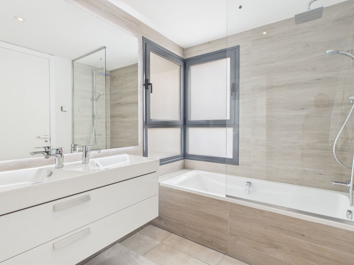 Appartement te koop in Estepona | 4 slaapkamers H5367205