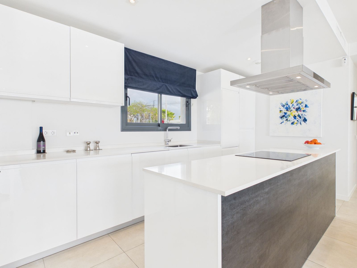 Appartement te koop in Estepona | 4 slaapkamers H5367205