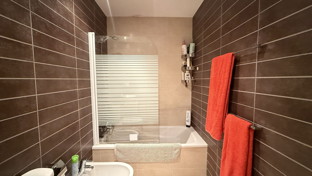 Duplex te koop in Estepona | 4 slaapkamers H5367238