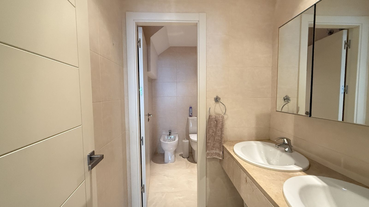 Duplex te koop in Estepona | 4 slaapkamers H5367238