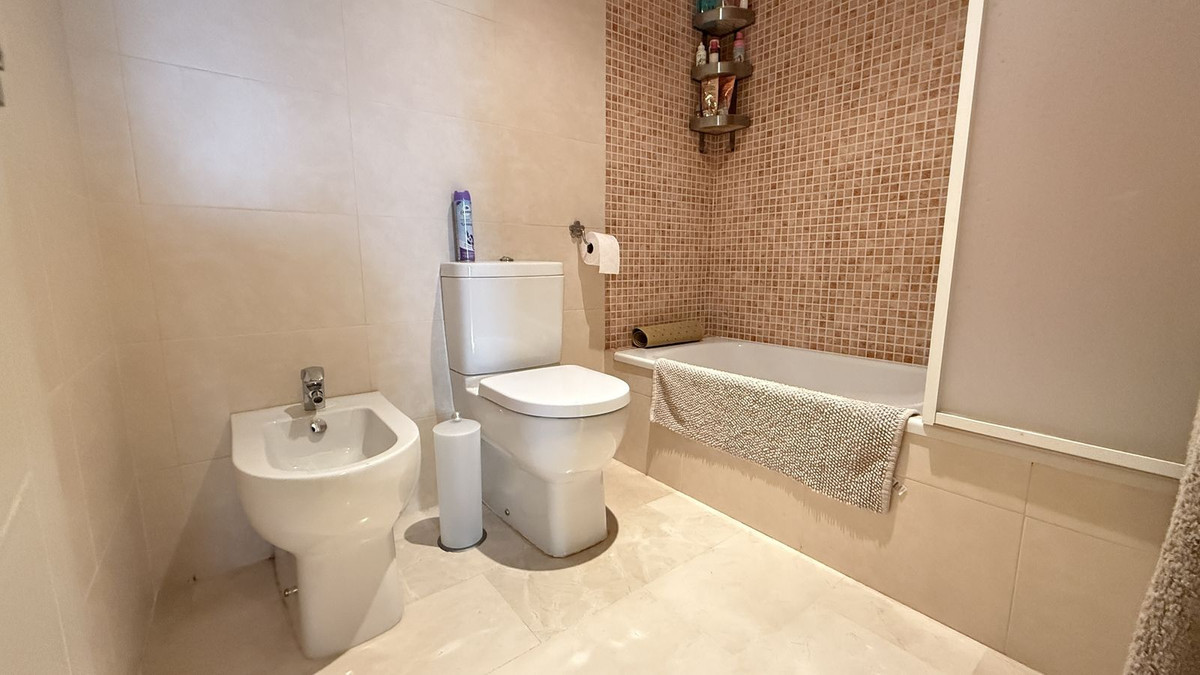 Duplex te koop in Estepona | 4 slaapkamers H5367238