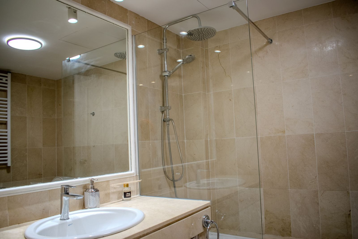 Appartement te koop in Estepona | 2 slaapkamers H5368852