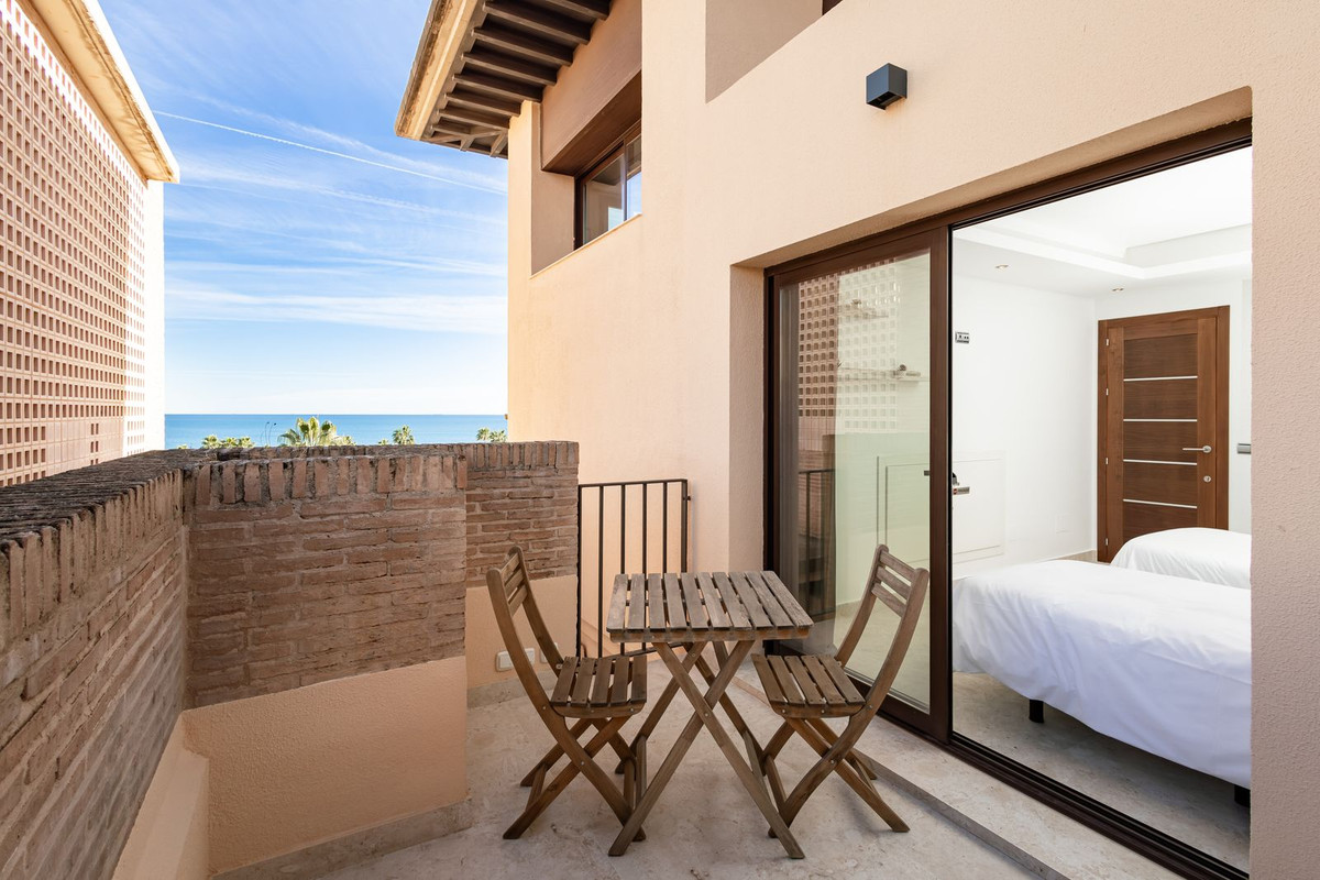 Appartement te koop in Estepona | 4 slaapkamers H5368936