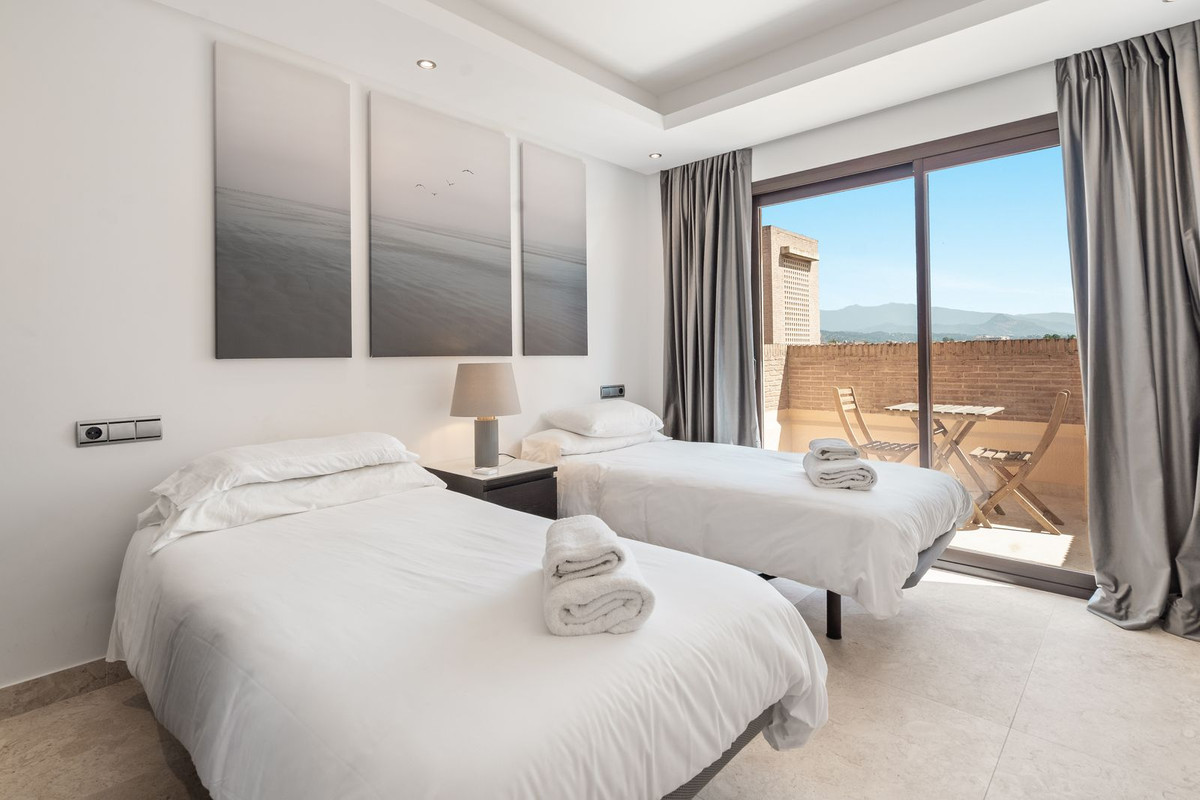 Appartement te koop in Estepona | 4 slaapkamers H5368936