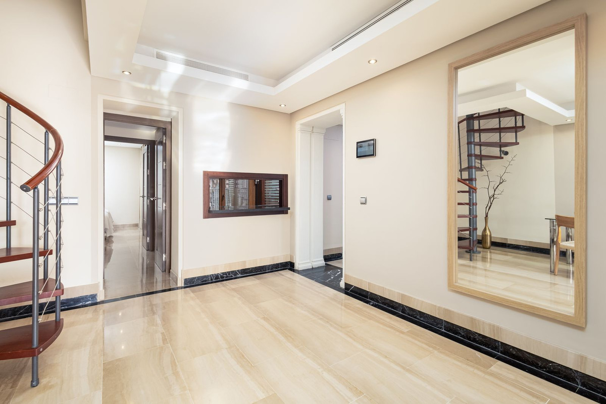Appartement te koop in Estepona | 4 slaapkamers H5368936