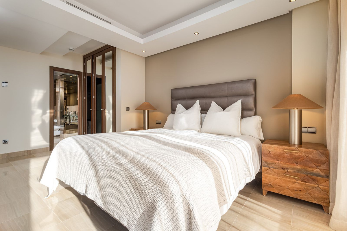 Appartement te koop in Estepona | 4 slaapkamers H5368936