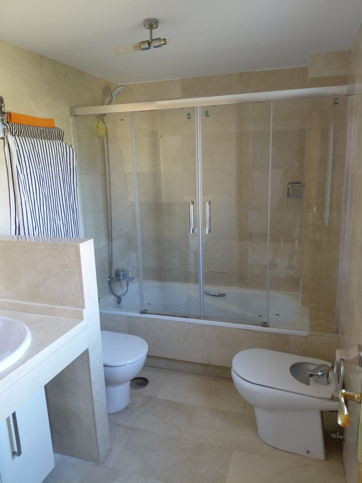 Appartement te koop in Estepona | 2 slaapkamers H5370319