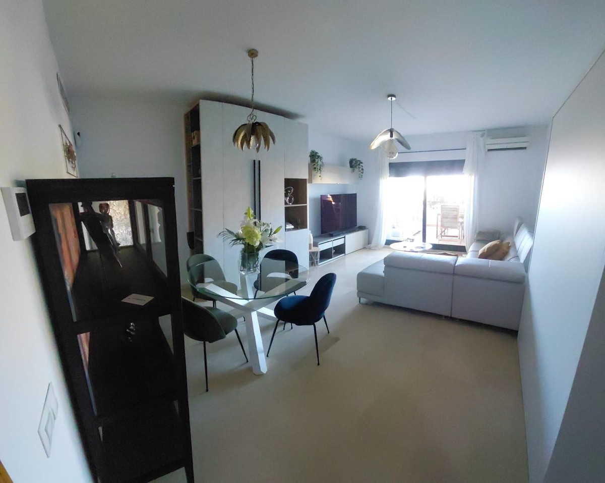 Appartement te koop in Estepona | 2 slaapkamers H5370319