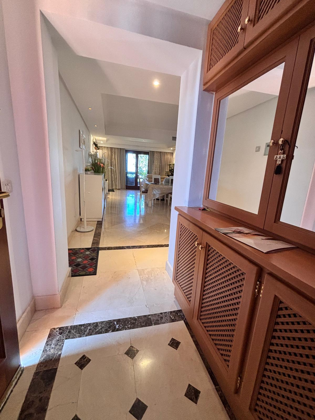 Appartement te koop in Estepona | 3 slaapkamers H5373142