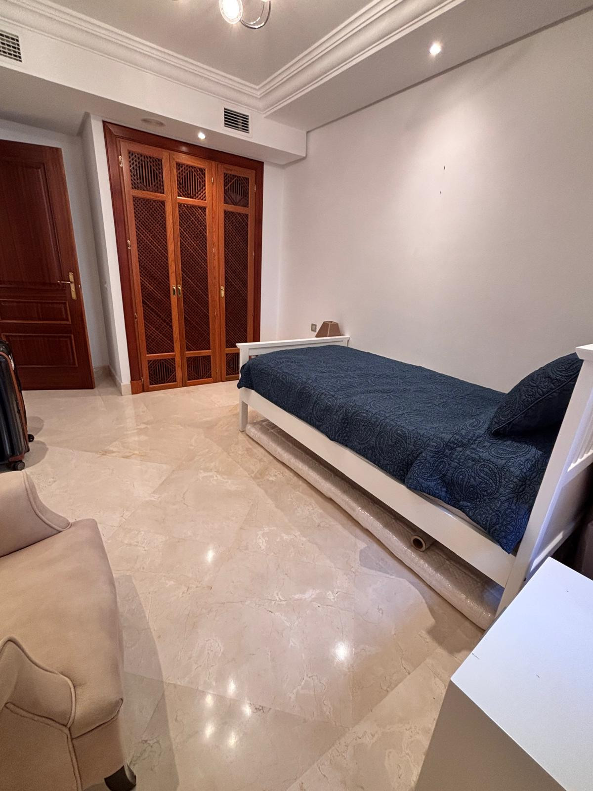 Appartement te koop in Estepona | 3 slaapkamers H5373142
