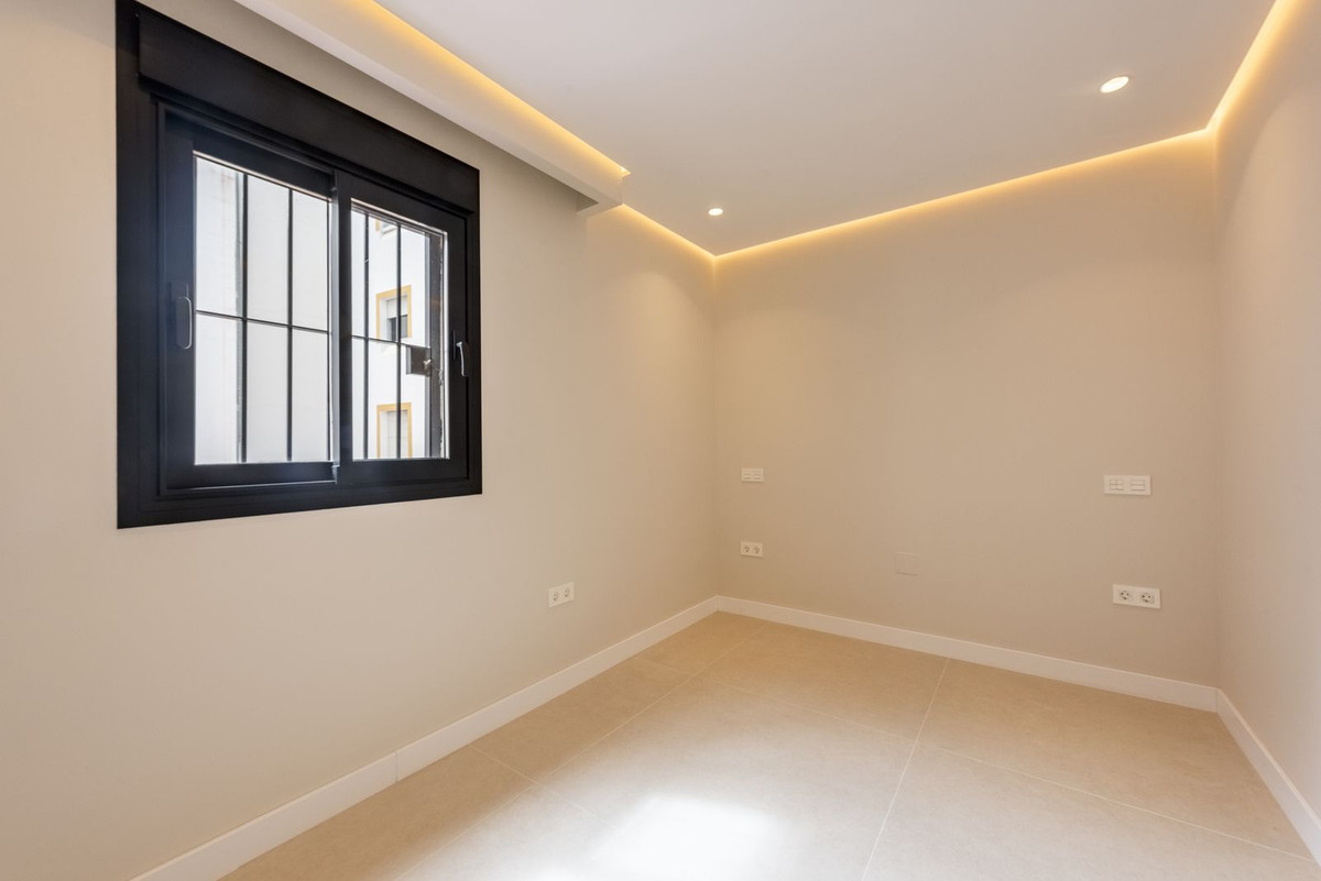 Appartement te koop in Estepona | 4 slaapkamers H5374549