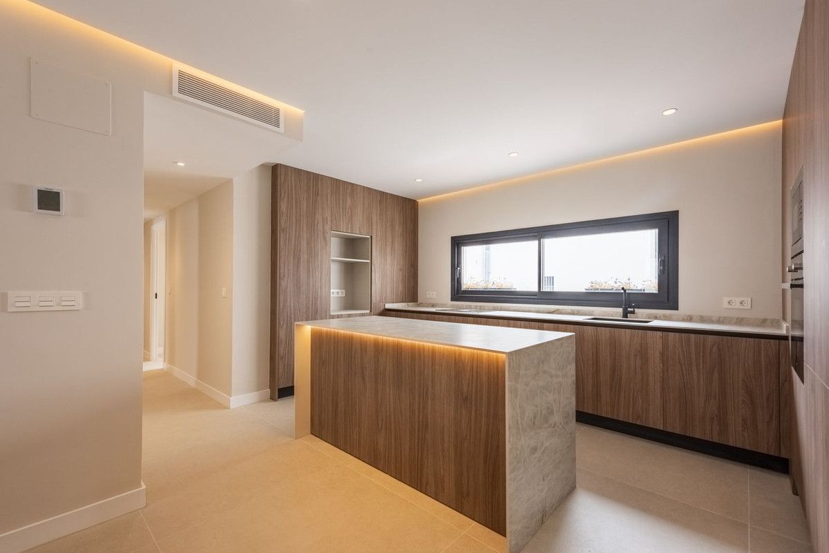 Appartement te koop in Estepona | 4 slaapkamers H5374549