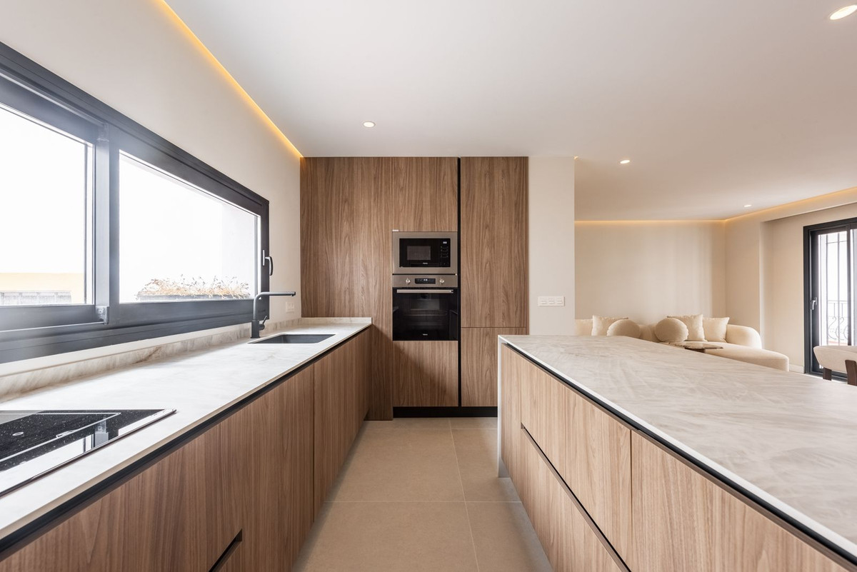 Appartement te koop in Estepona | 4 slaapkamers H5374549