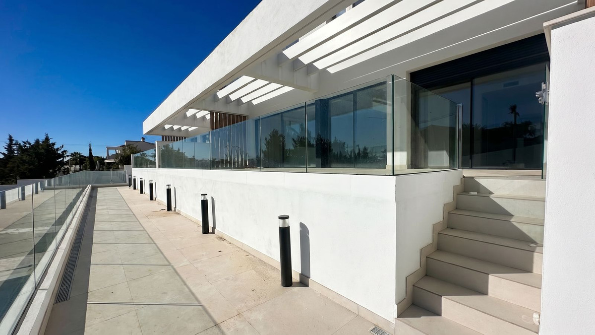 Duplex te koop in Estepona | 3 slaapkamers H5379178