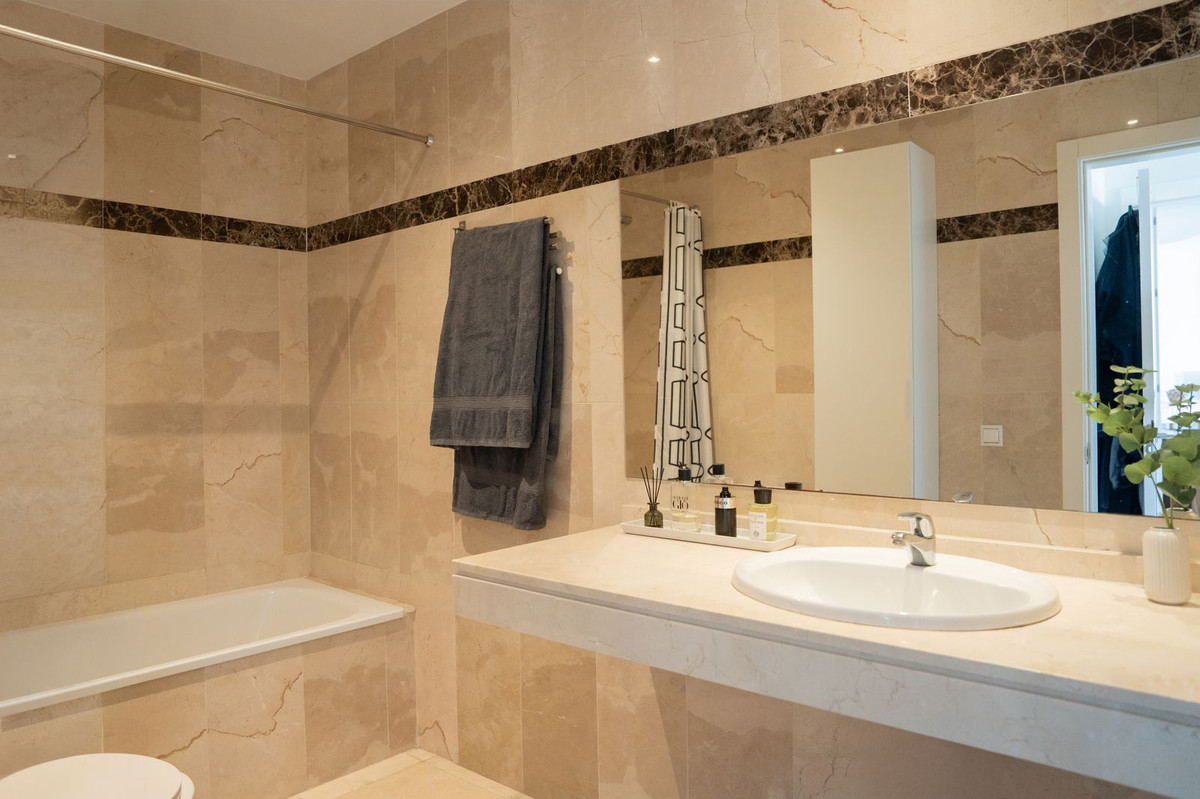 Appartement te koop in Estepona | 2 slaapkamers H5380141