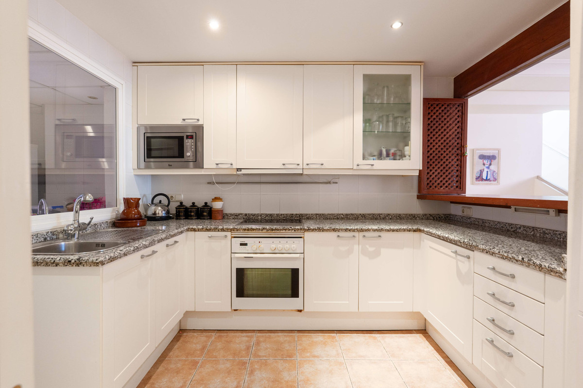 Appartement te koop in Estepona | 3 slaapkamers H5380384