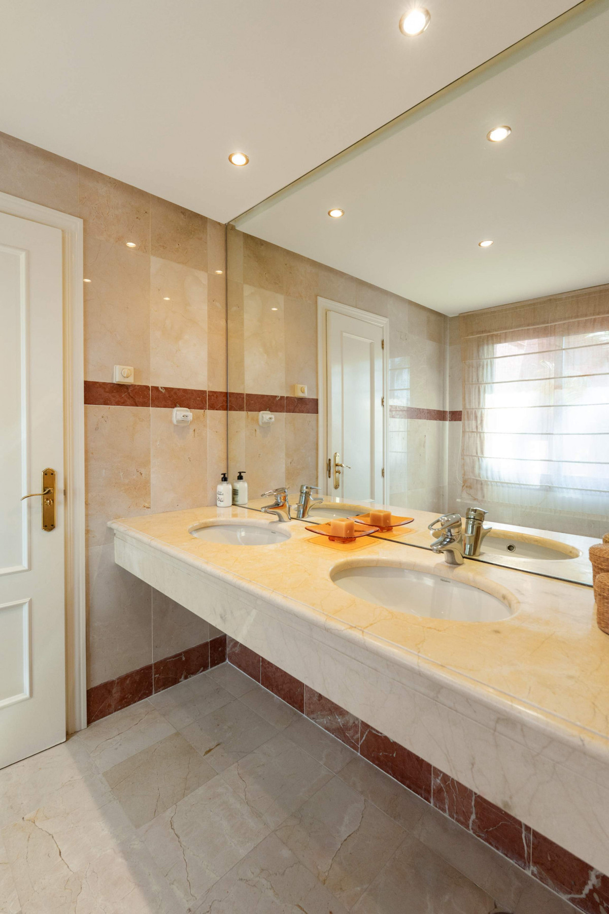 Appartement te koop in Estepona | 3 slaapkamers H5380384
