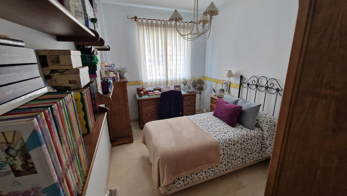 Appartement te koop in Estepona | 3 slaapkamers H5382376