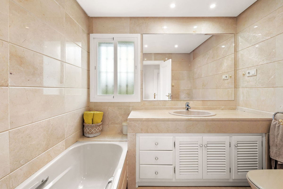 Appartement te koop in Estepona | 2 slaapkamers H5382901