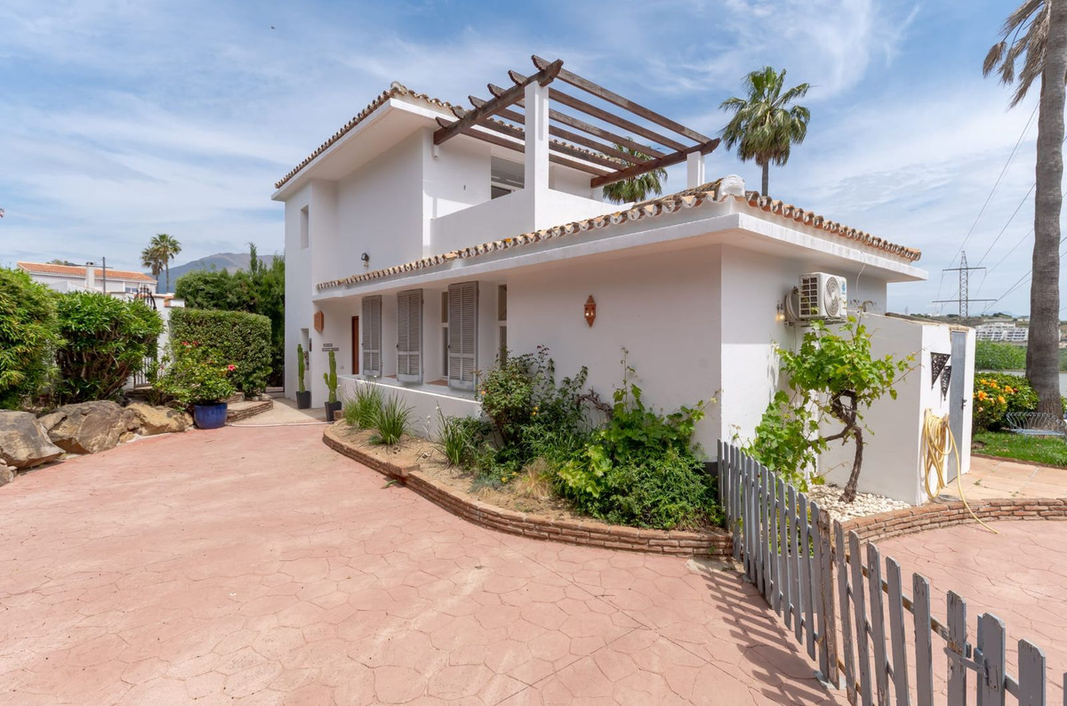 Huis te koop in Estepona | 3 slaapkamers H5388157