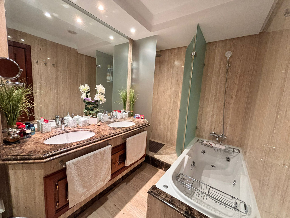 Appartement te koop in Estepona | 3 slaapkamers H5391646
