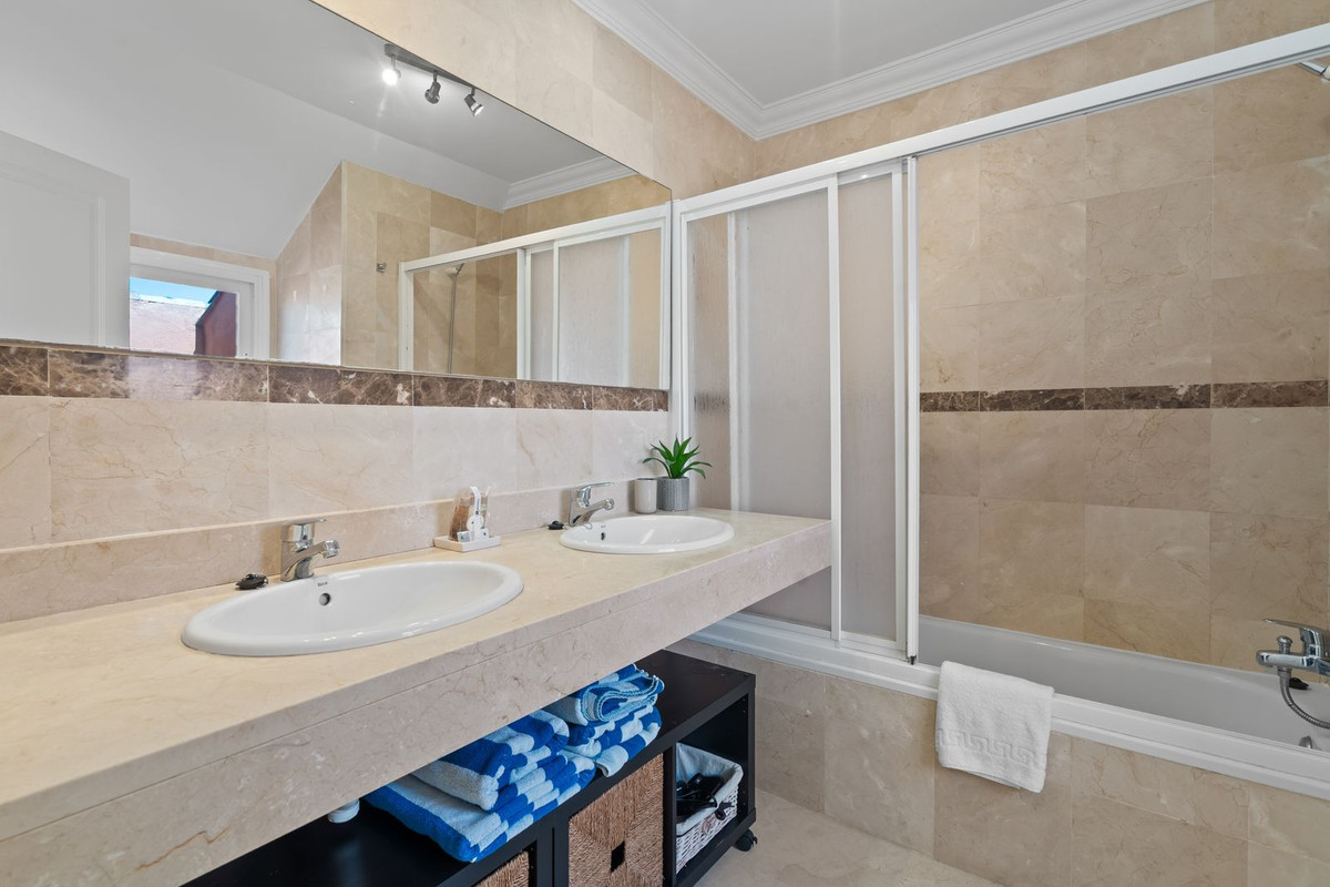 Appartement te koop in Estepona | 3 slaapkamers H5393152