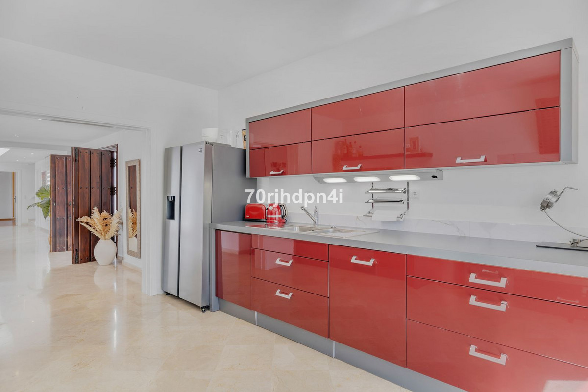 Appartement te koop in Estepona | 5 slaapkamers H5395723