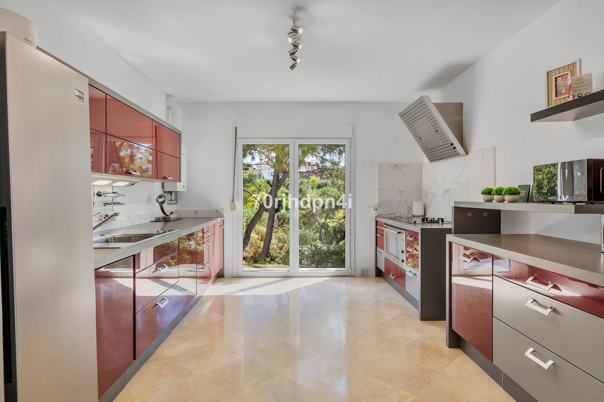 Appartement te koop in Estepona | 5 slaapkamers H5395723
