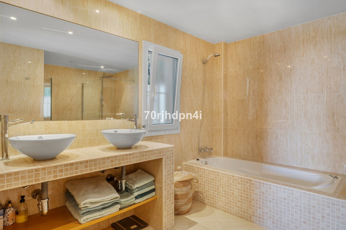 Appartement te koop in Estepona | 5 slaapkamers H5395723