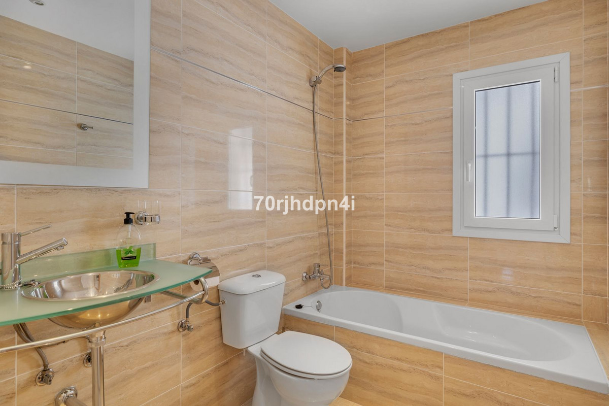 Appartement te koop in Estepona | 5 slaapkamers H5395723