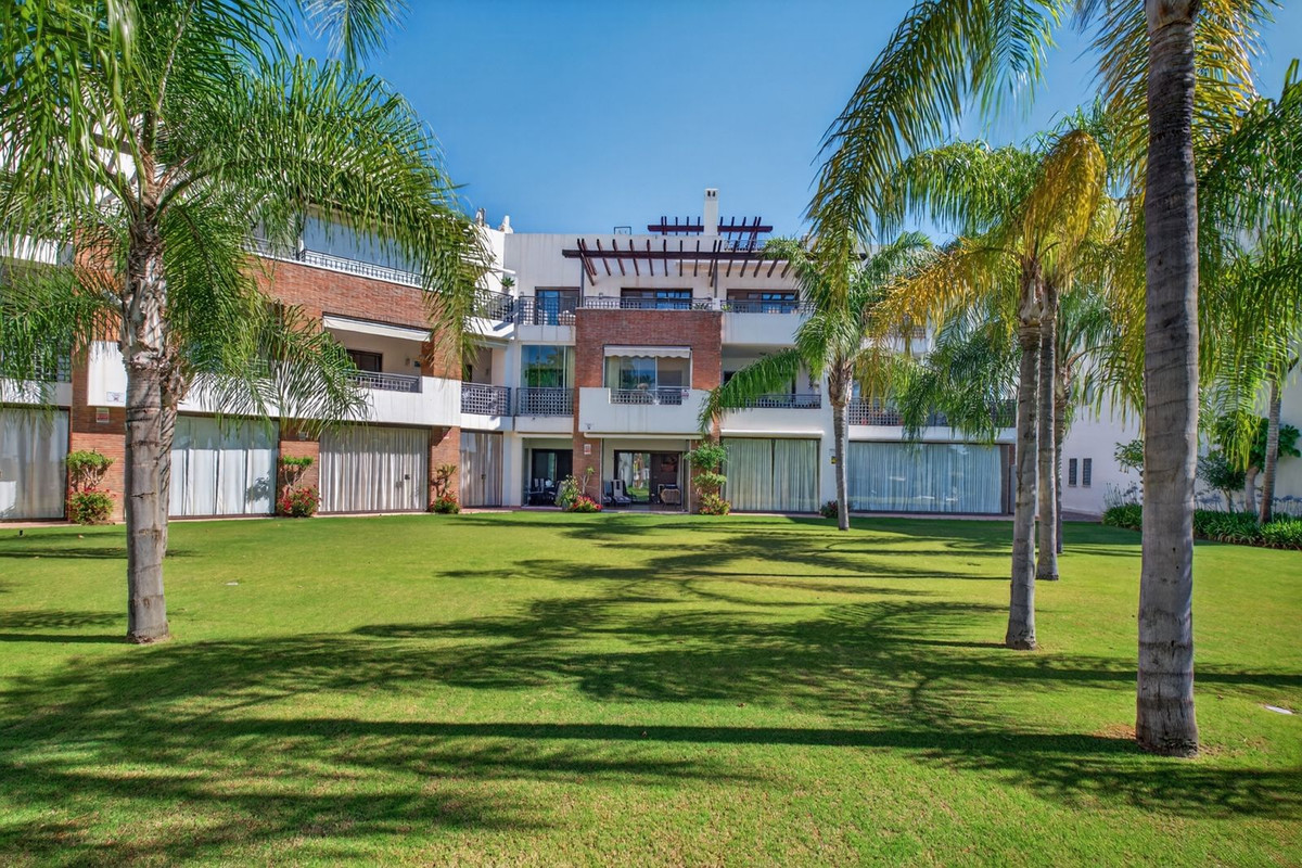 Appartement te koop in Estepona | 2 slaapkamers H5400031