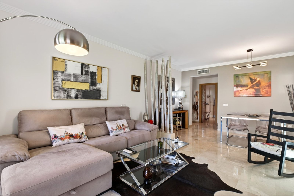 Appartement te koop in Estepona | 2 slaapkamers H5400031