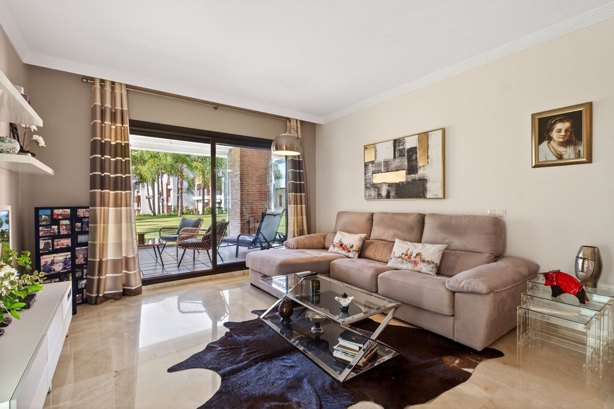 Appartement te koop in Estepona | 2 slaapkamers H5400031