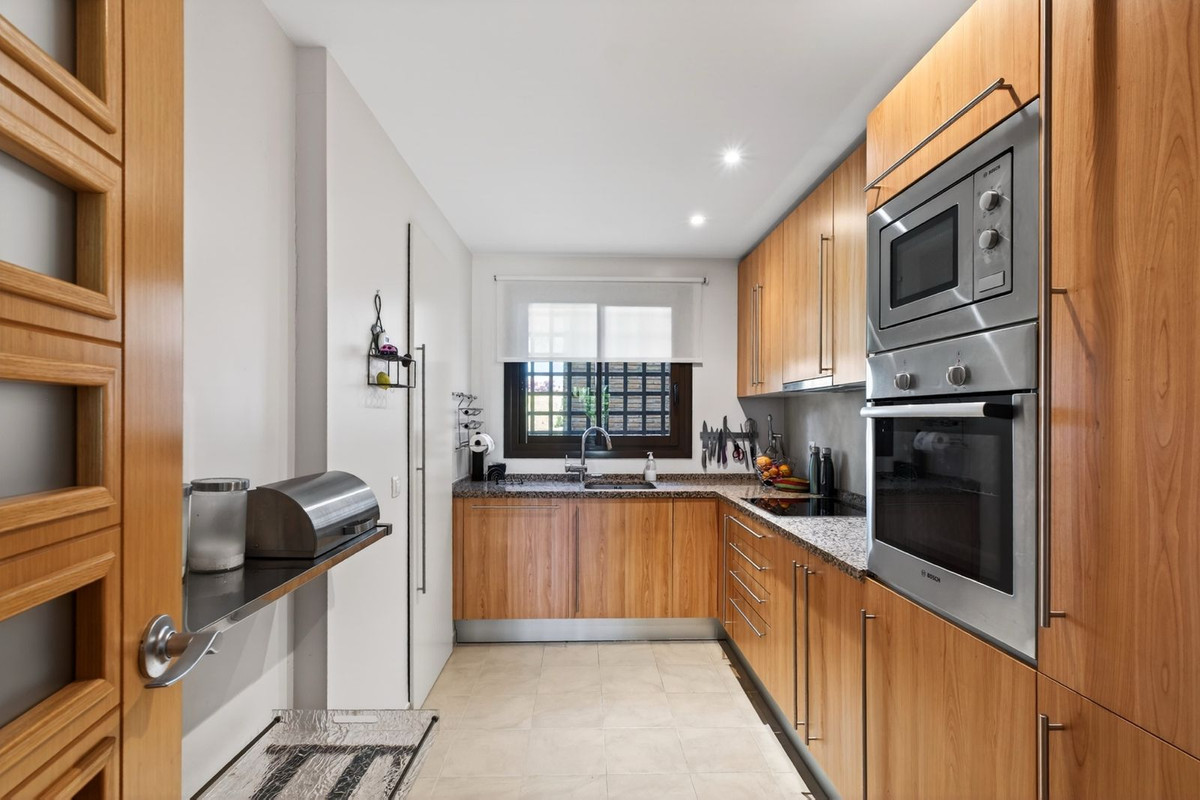 Appartement te koop in Estepona | 2 slaapkamers H5400031