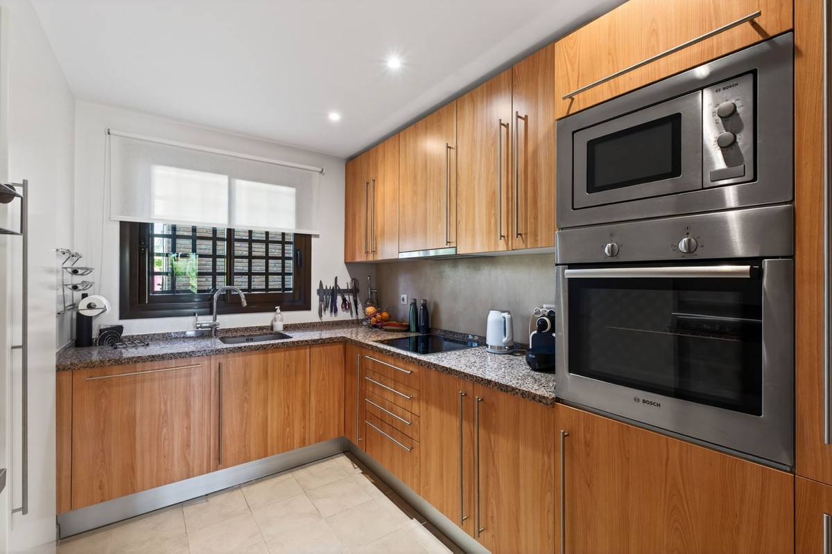 Appartement te koop in Estepona | 2 slaapkamers H5400031