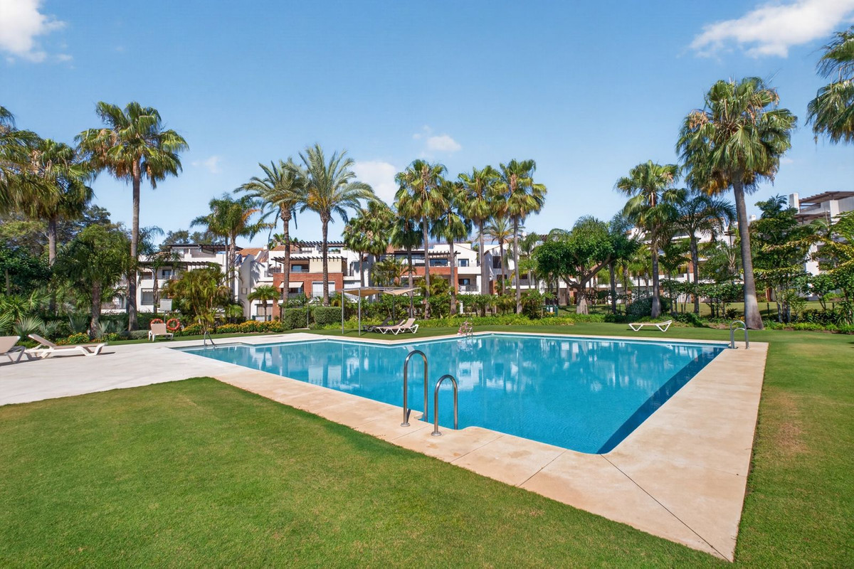 Appartement te koop in Estepona | 2 slaapkamers H5400031
