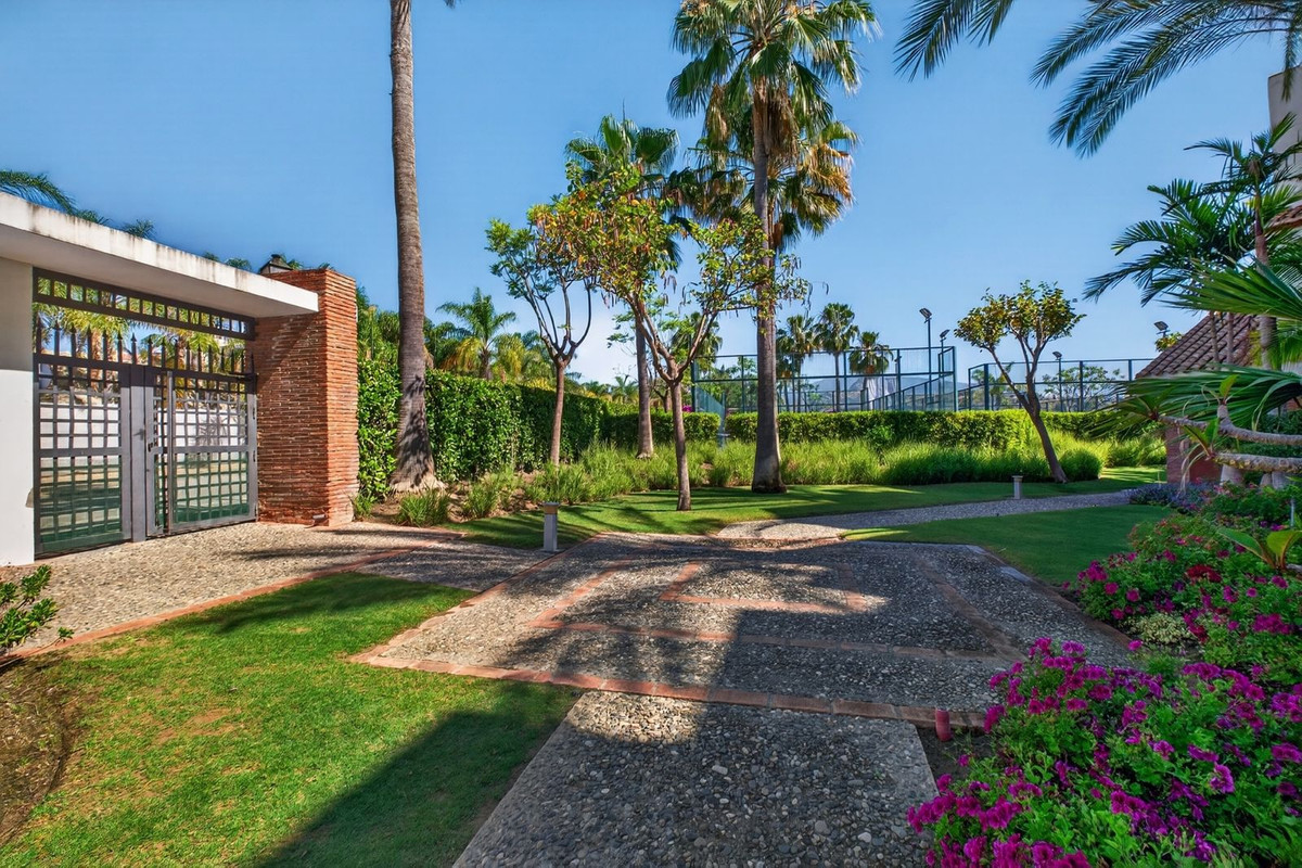 Appartement te koop in Estepona | 2 slaapkamers H5400031